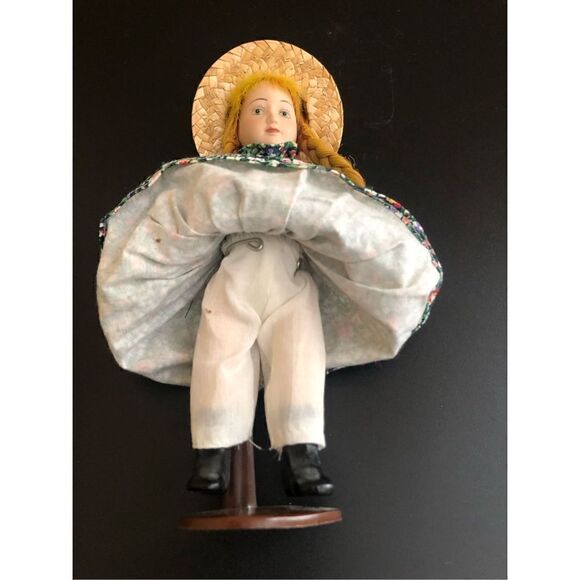 Anne Of Green Gables 7 Inch Treasury Edition Full Body Porcelain Doll - Picture 7 of 13